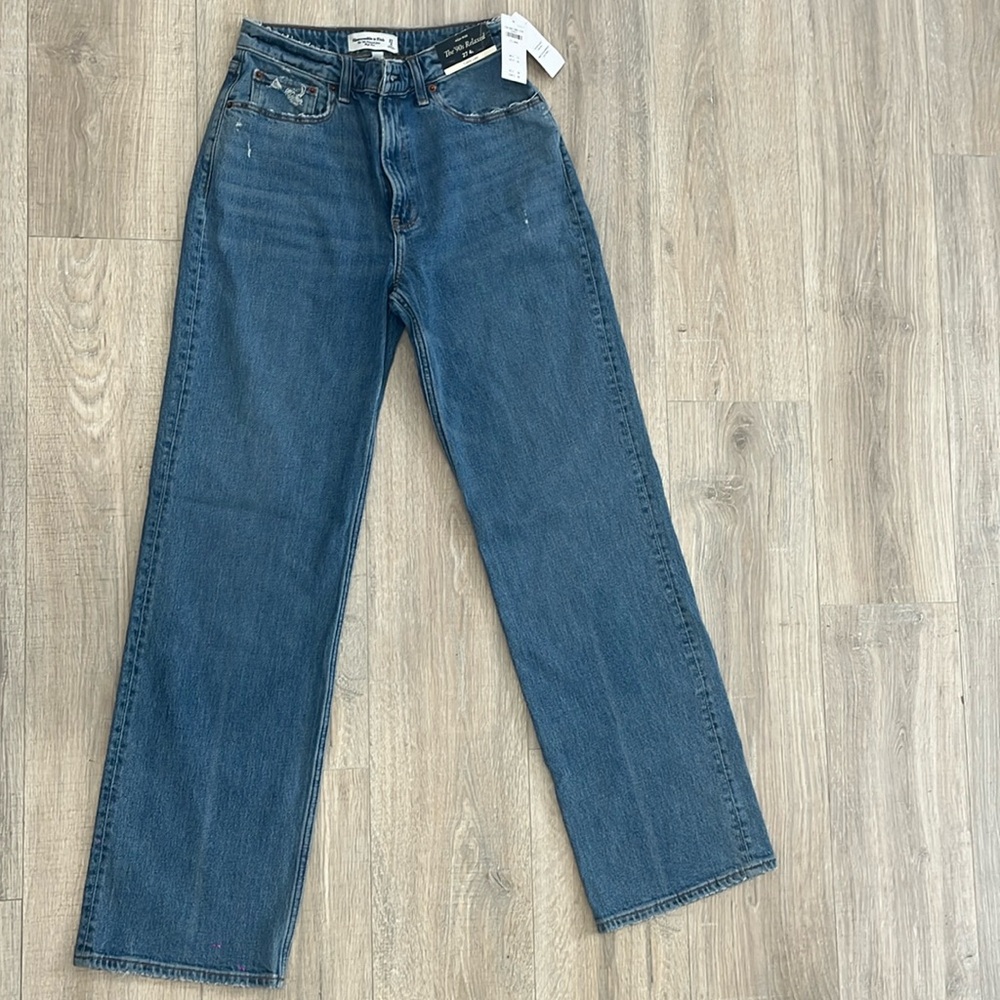 Abercrombie & Fitch Curve Love NWT 90’s Relaxed High Rise Size: 27 4L